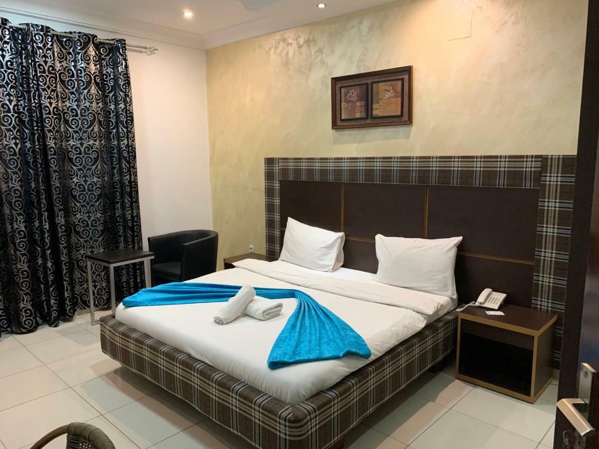 Class Hotel Brazzaville Bagian luar foto